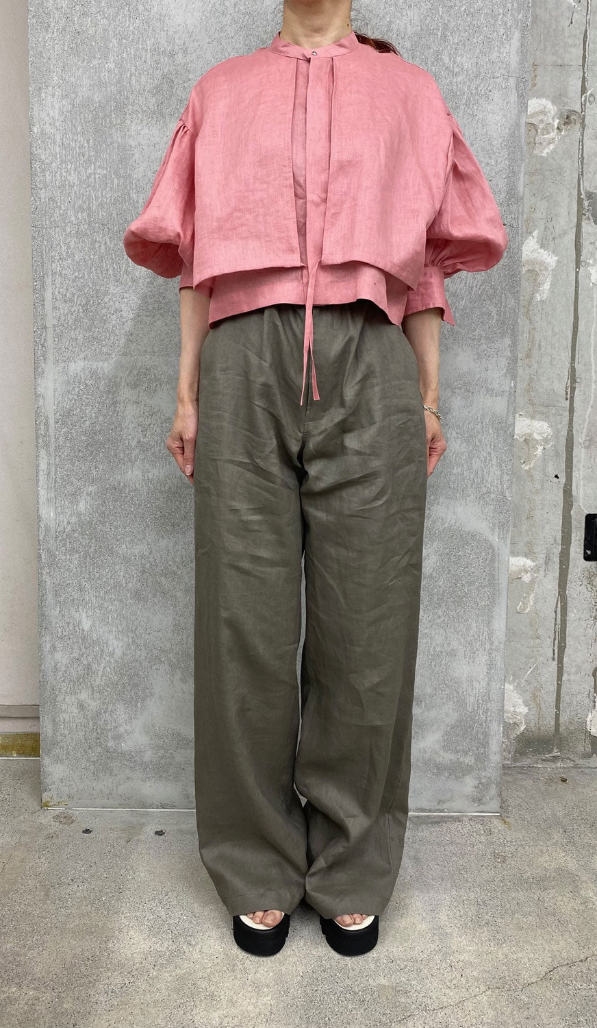
                  
                    LINEN WIDE-LEG PANTS -BLACK-
                  
                