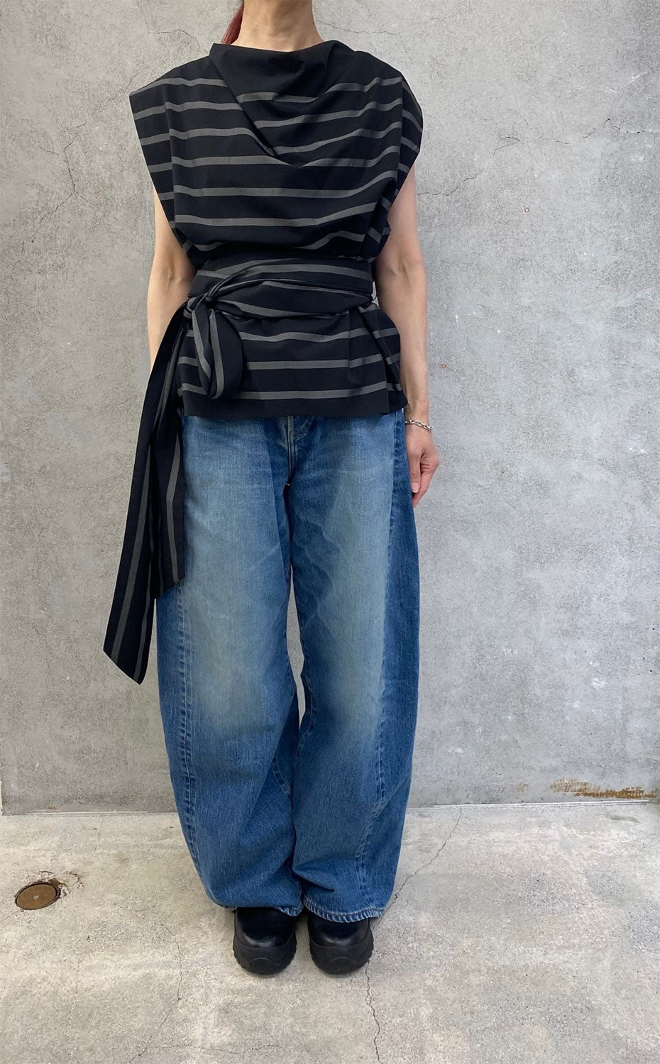 
                  
                    STRIPE COWL NECK SLEEVELESS BLOUSE-BLACK-
                  
                