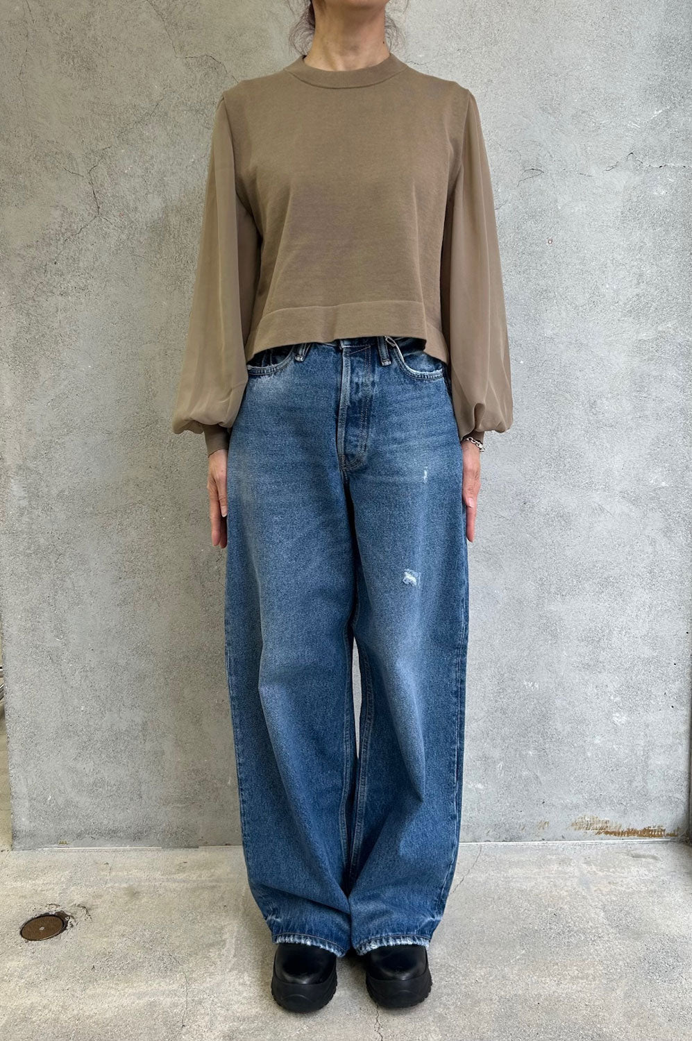 
                  
                    SHEER SLEEVES CREW NECK CROPPED KNIT-BLACK-
                  
                