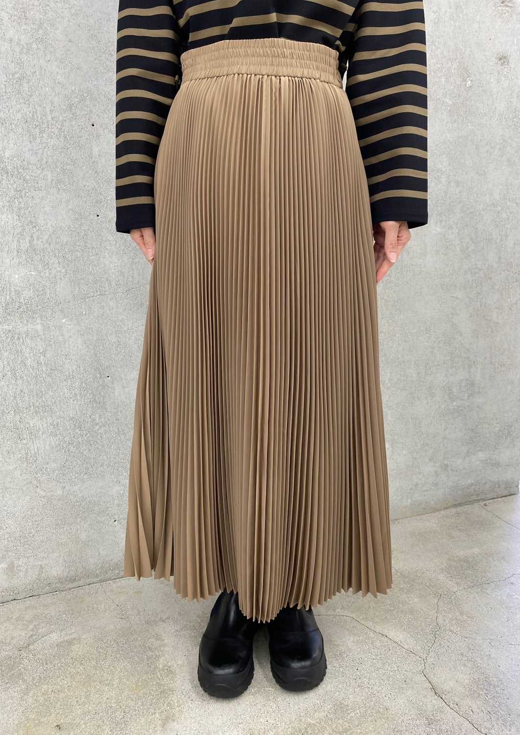 
                  
                    TAFFETA PLEATED SKIRT-BEIGE-
                  
                