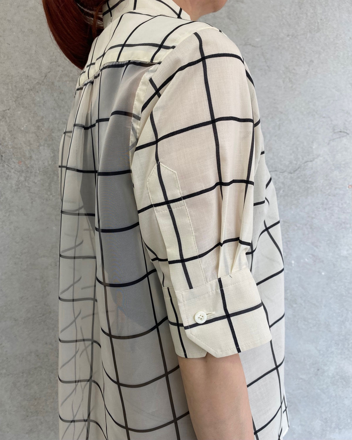 
                  
                    SHEER BACK WINDOWPANE SHORT-SLV BLOUSE-CREAM-
                  
                