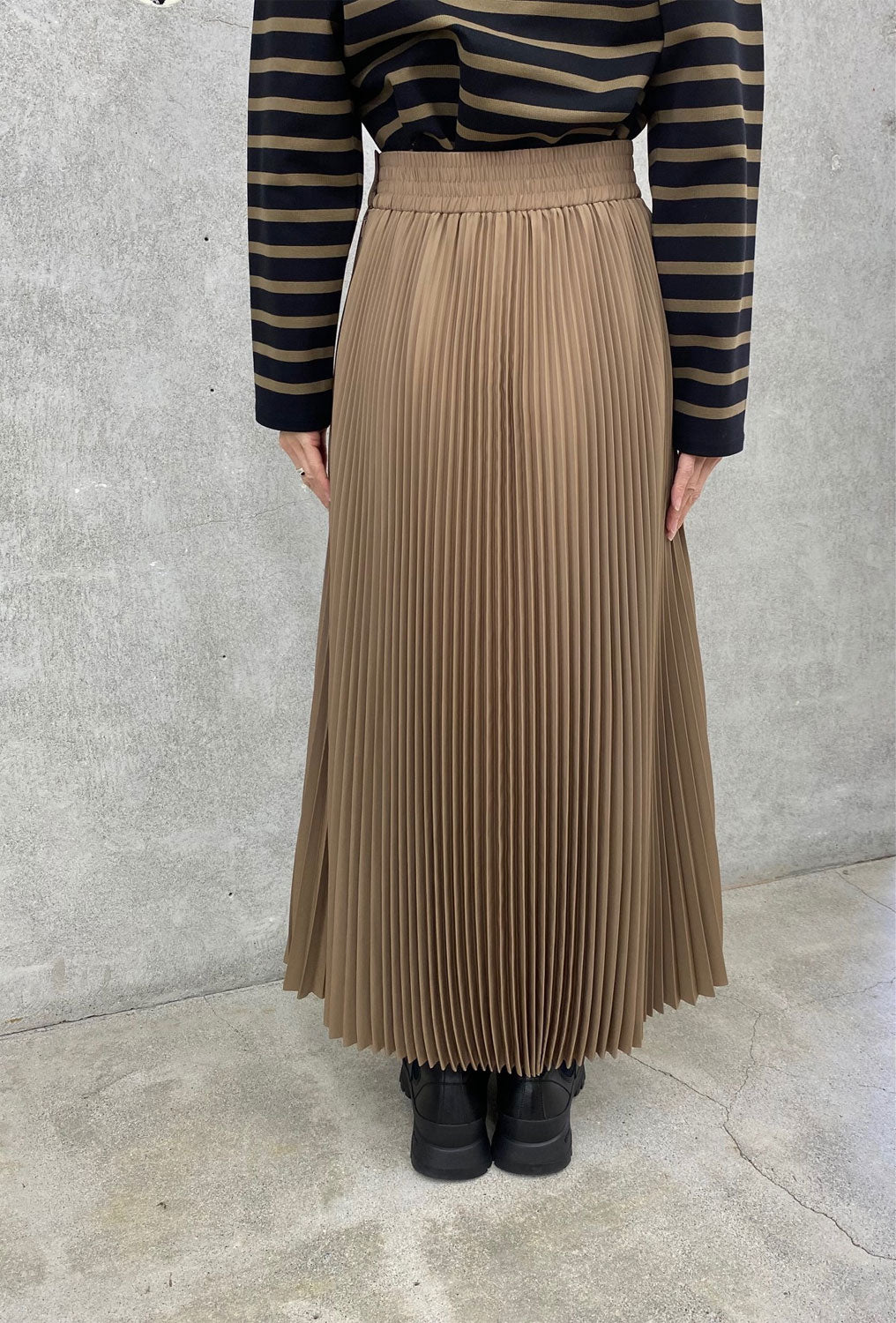 
                  
                    TAFFETA PLEATED SKIRT-BEIGE-
                  
                