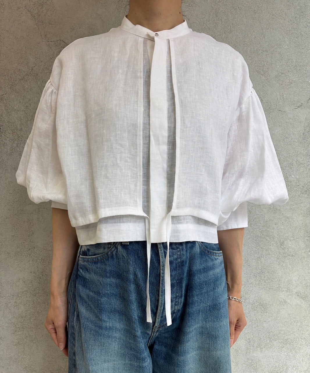 
                  
                    LINEN BLLOON SLEEVE BLOUSE -WHITE-
                  
                