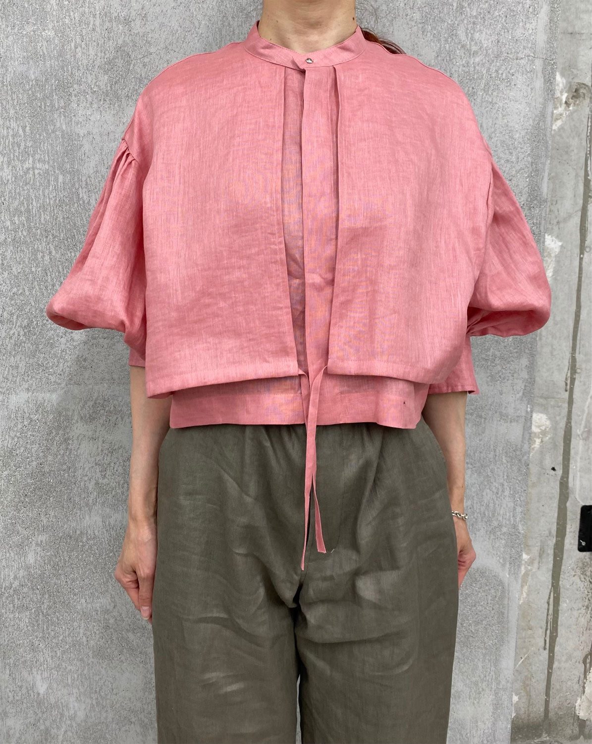 
                  
                    LINEN BLLOON SLEEVE BLOUSE -WHITE-
                  
                