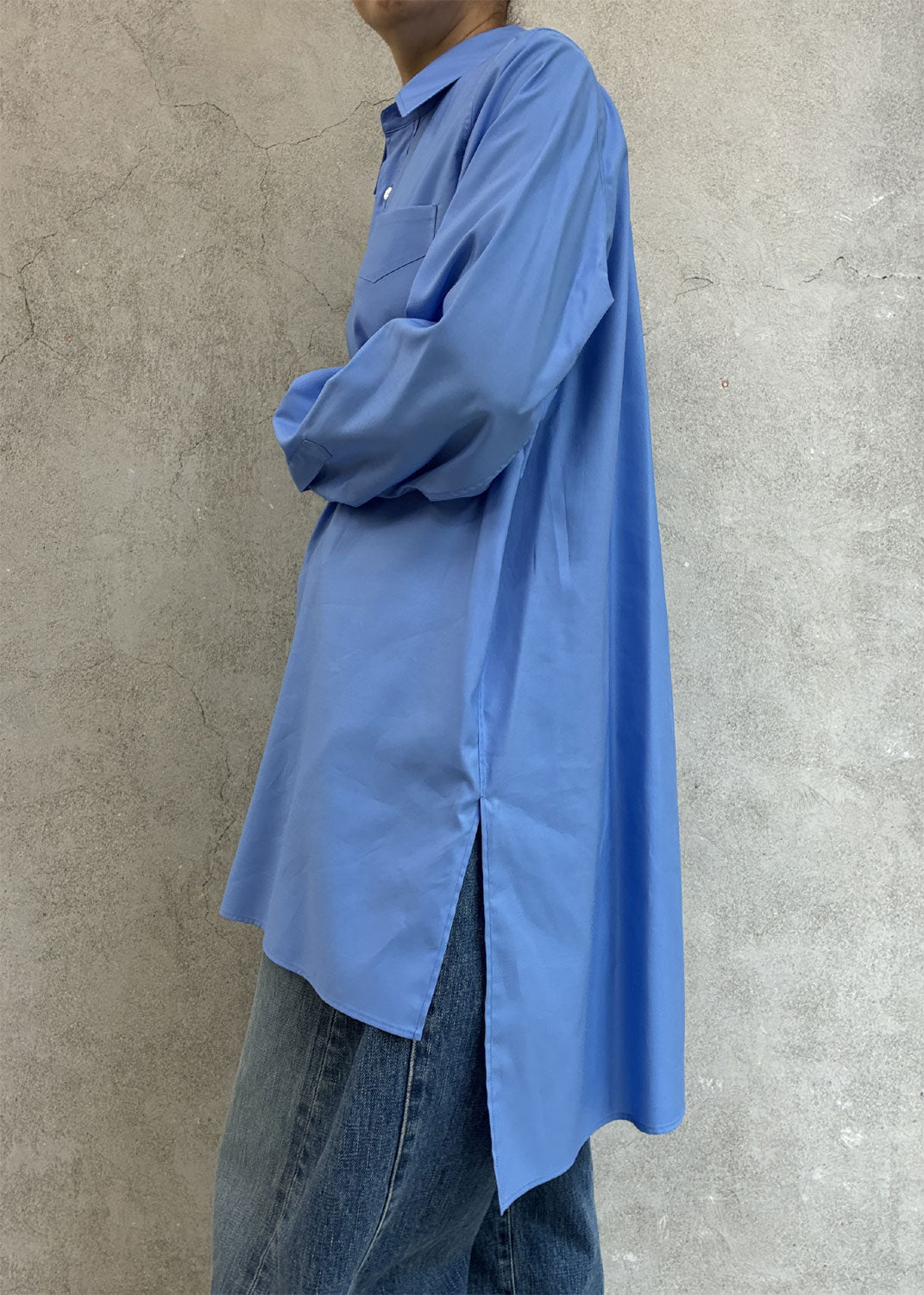 
                  
                    BROAD LONG SHIRT
                  
                