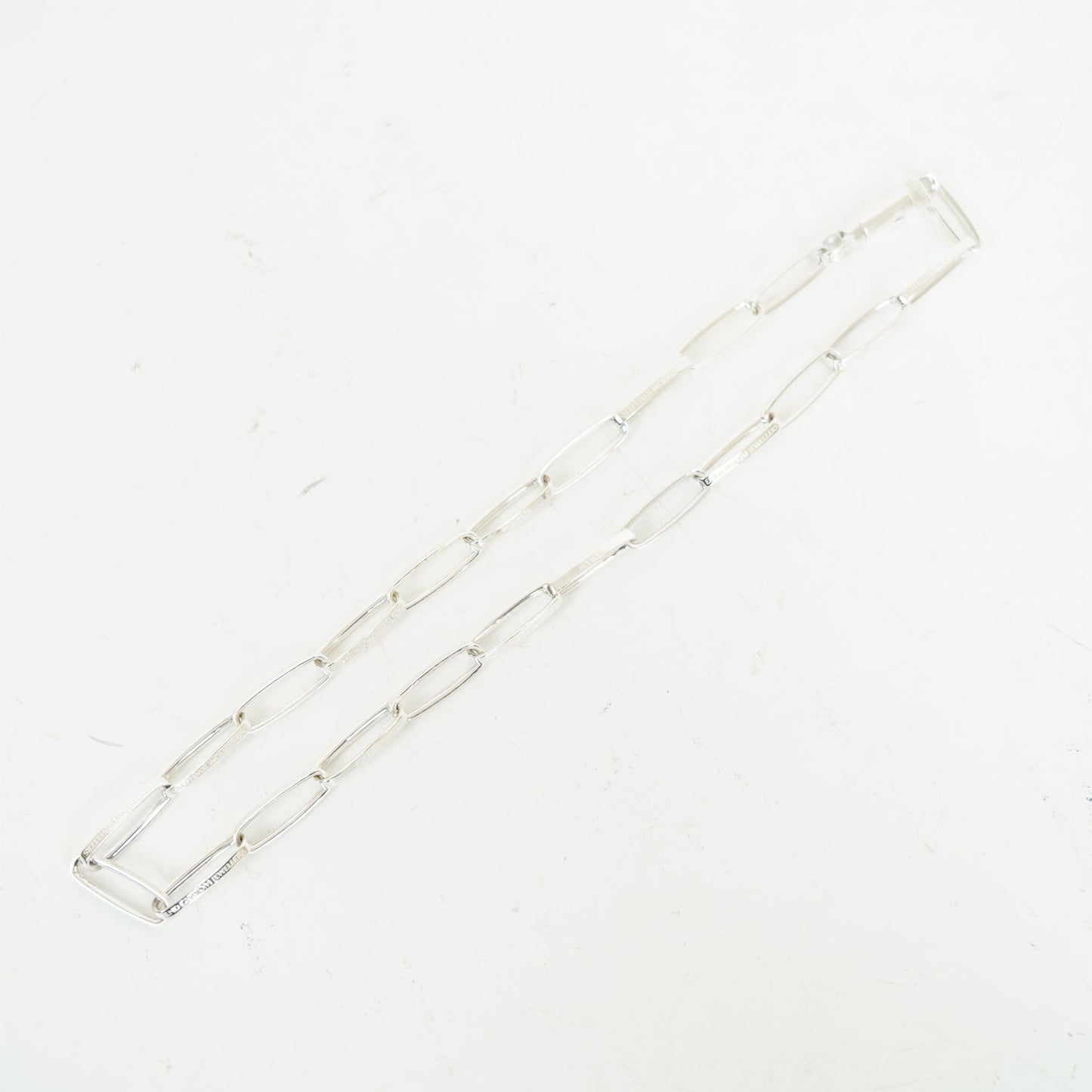 
                  
                    HALF ROUND CHAIN NECKLACE
                  
                