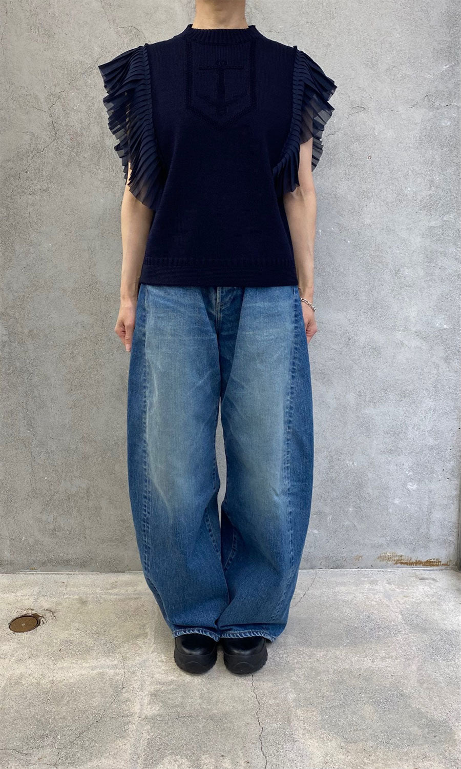 
                  
                    SLEEVELESS PLEATED GUERNSEY KNIT-BLACK-
                  
                