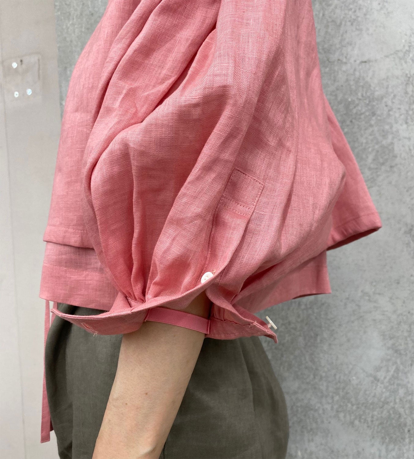 
                  
                    LINEN BALLOON SLEEVE BLOUSE -PINK-
                  
                