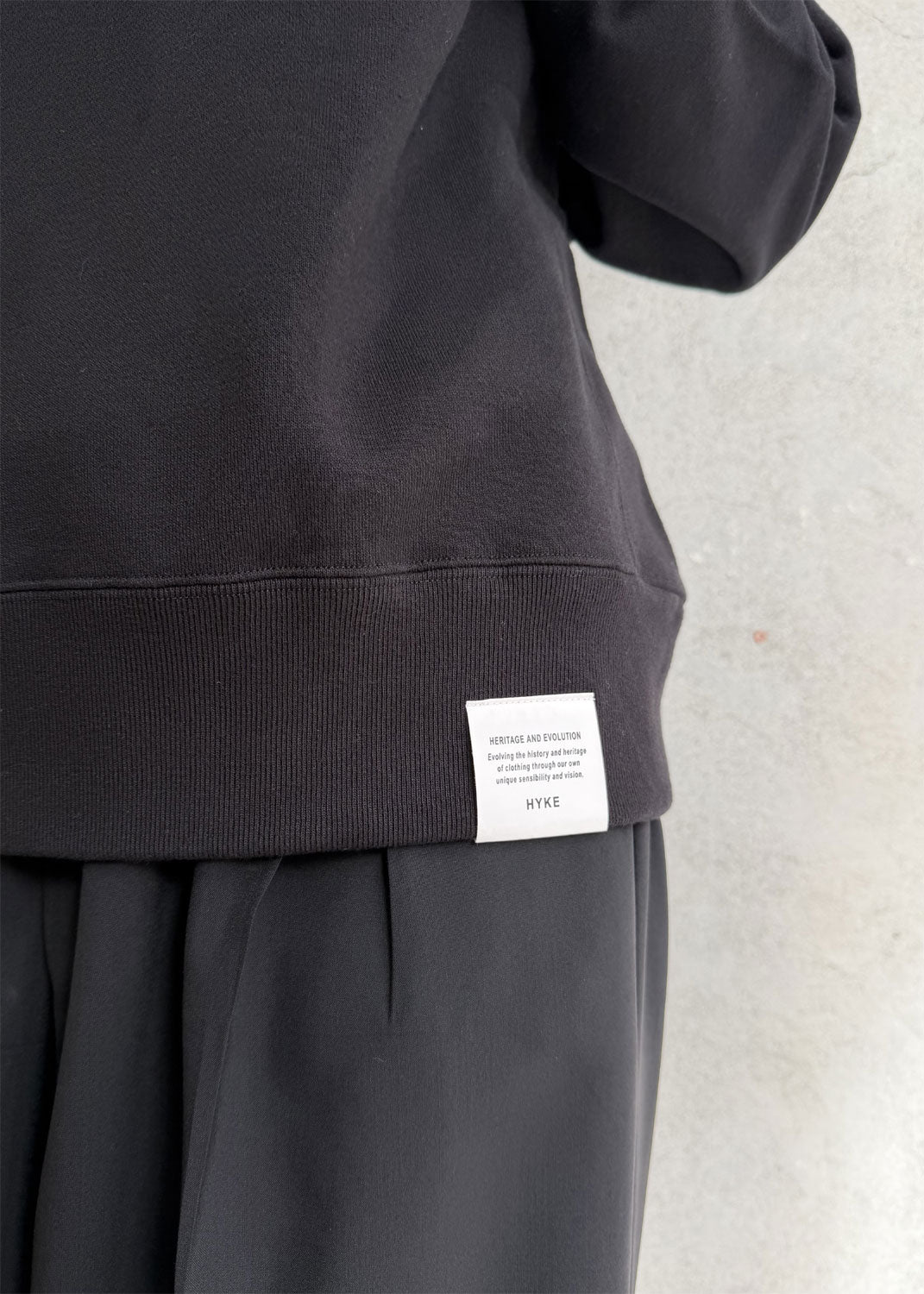
                  
                    SWEAT SHIRT-BLACK-
                  
                