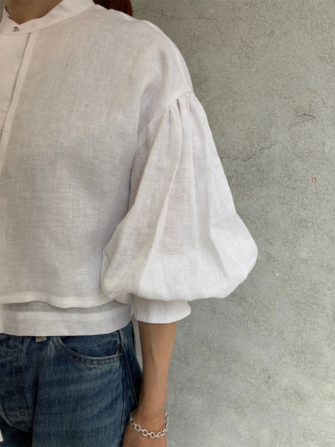 
                  
                    LINEN BLLOON SLEEVE BLOUSE -WHITE-
                  
                