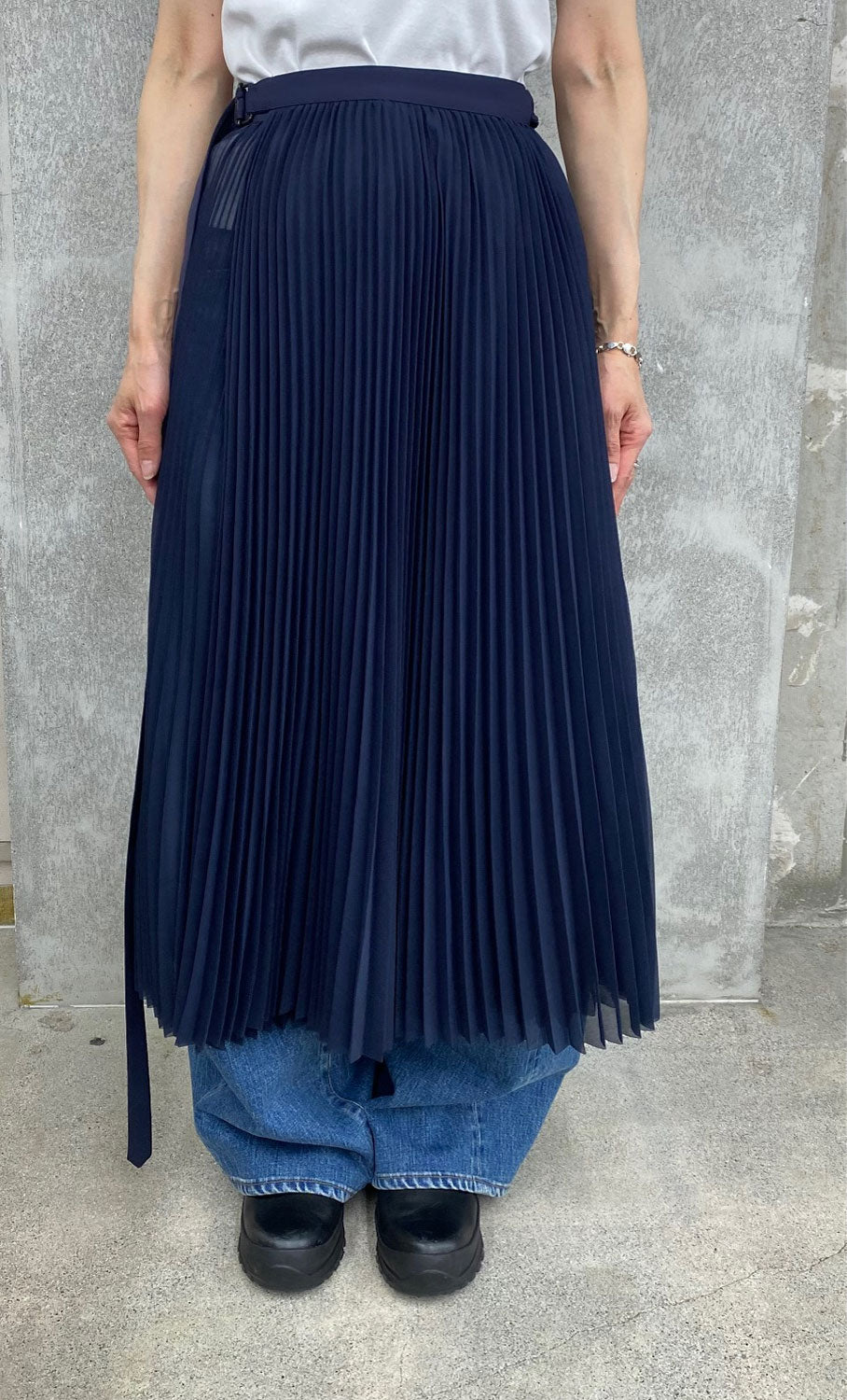 SHEER PLEATED WRAP DRESS‐NAVY- – OBLIGE