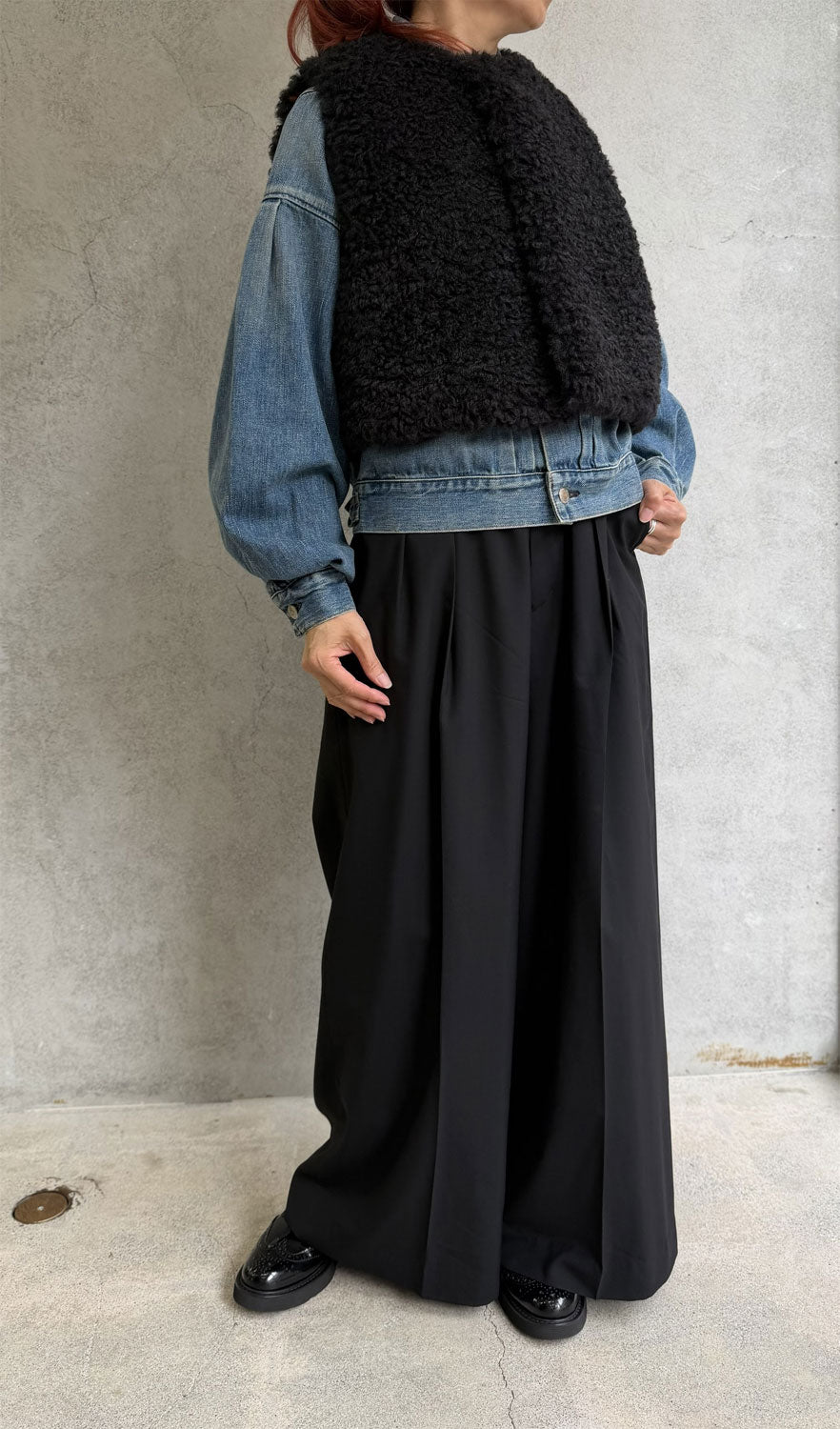 
                  
                    FAUX SHEARLING CROPPED VEST
                  
                