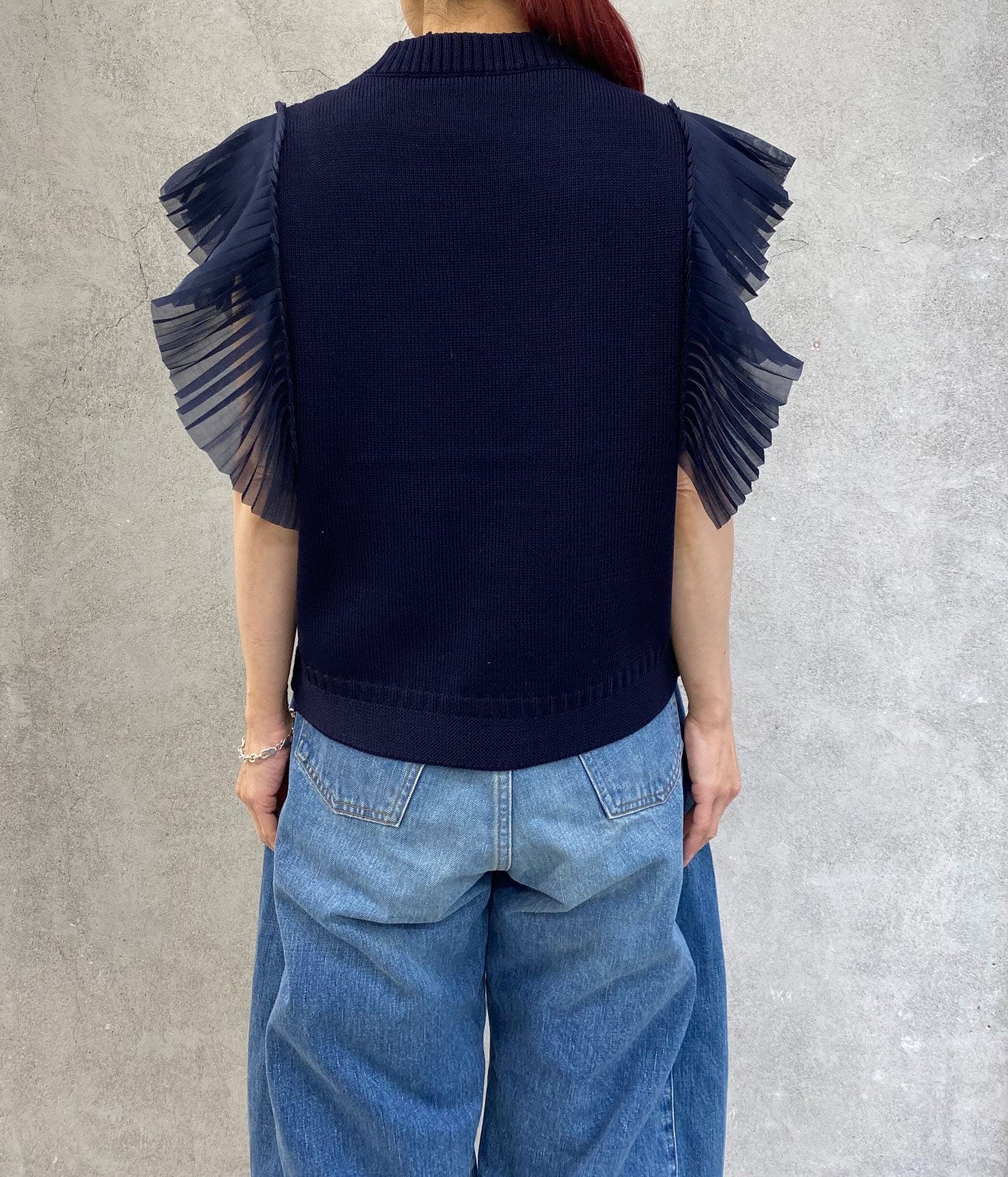 
                  
                    SLEEVELESS PLEATED GUERNSEY KNIT-BLACK-
                  
                