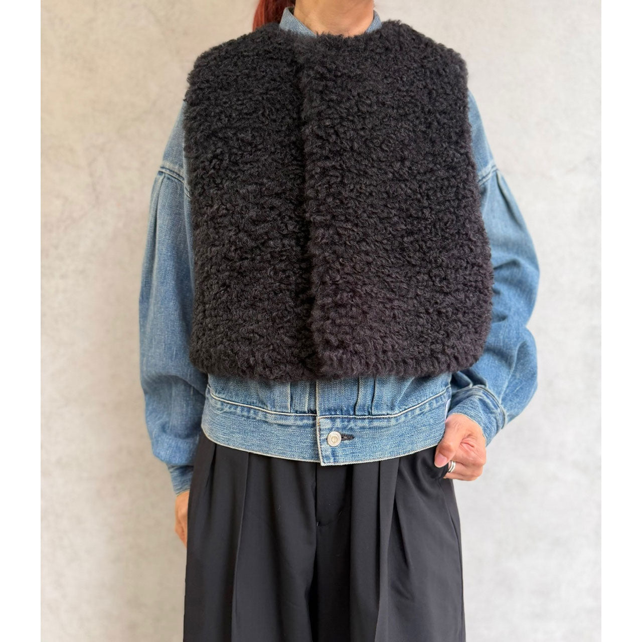 
                  
                    FAUX SHEARLING CROPPED VEST
                  
                