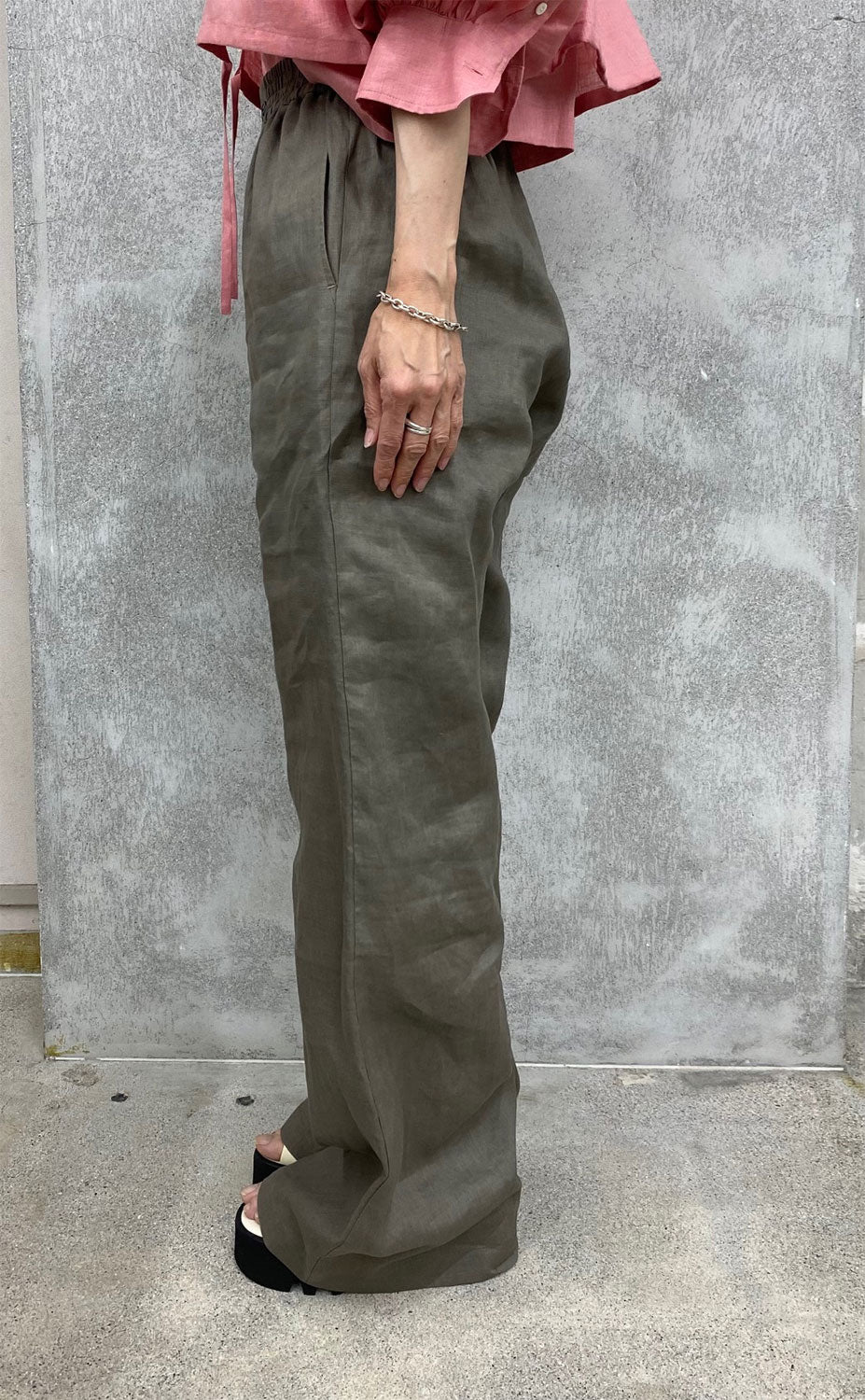 
                  
                    LINEN WIDE-LEG PANTS -BLACK-
                  
                