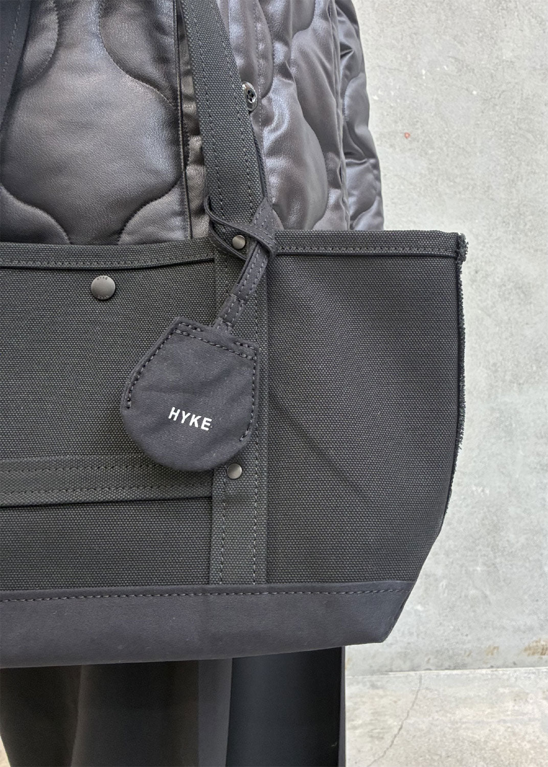 
                  
                    TOTE BAG(MEDIUM)
                  
                