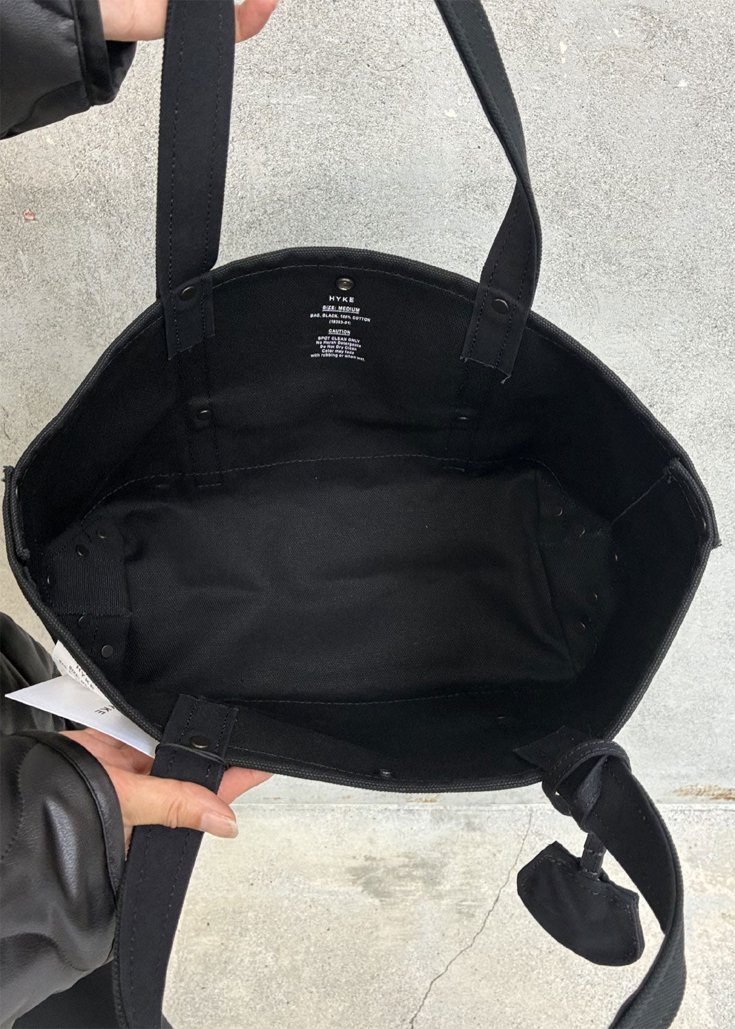
                  
                    TOTE BAG(MEDIUM)
                  
                