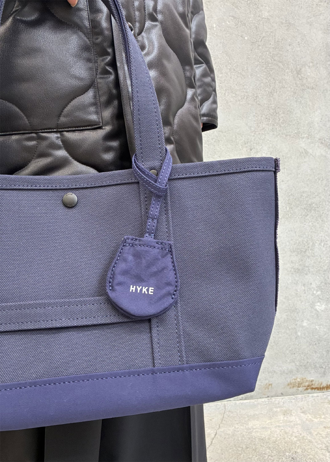 
                  
                    TOTE BAG(MEDIUM)
                  
                