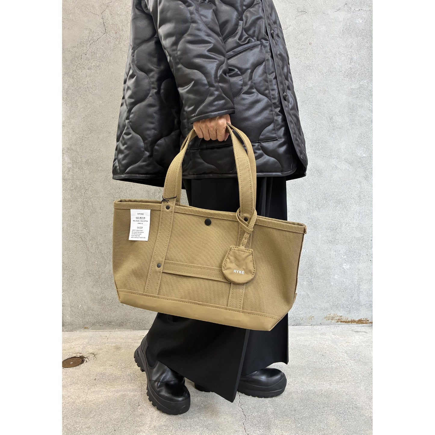
                  
                    TOTE BAG(MEDIUM)
                  
                