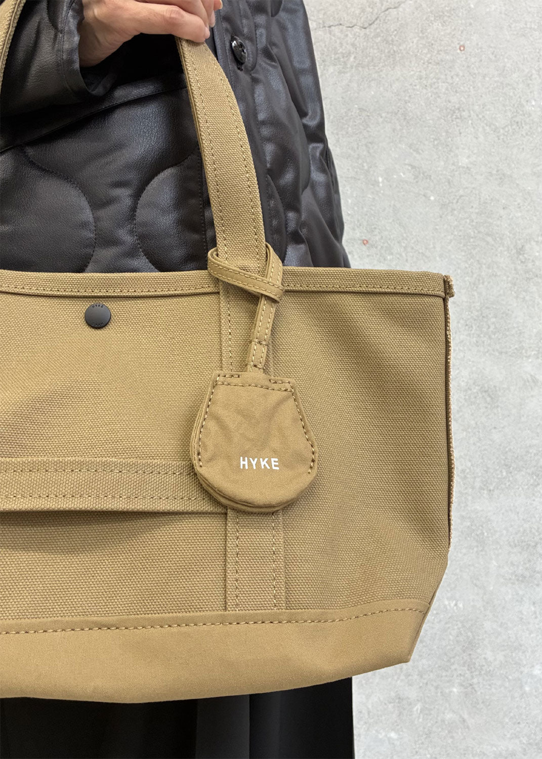 
                  
                    TOTE BAG(MEDIUM)
                  
                