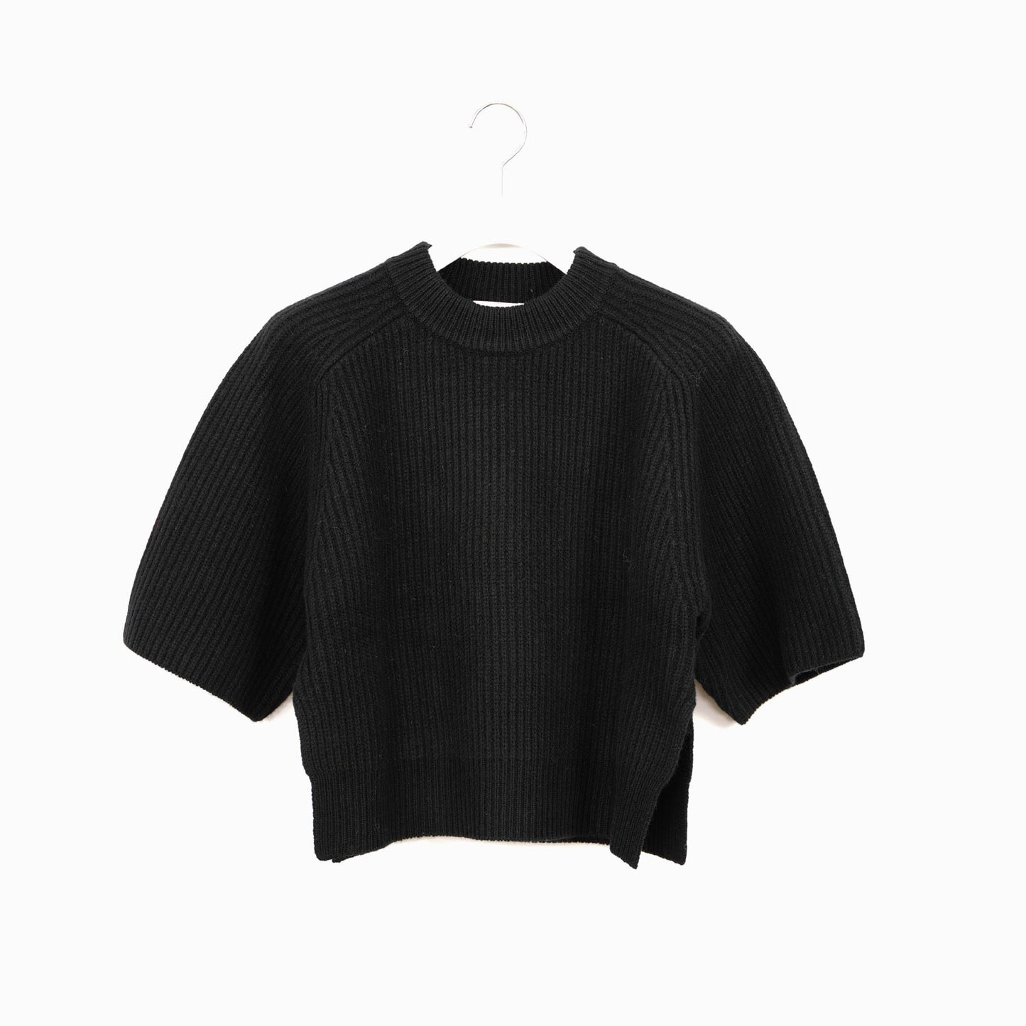 
                  
                    RIBBED CROPPED TOP
                  
                