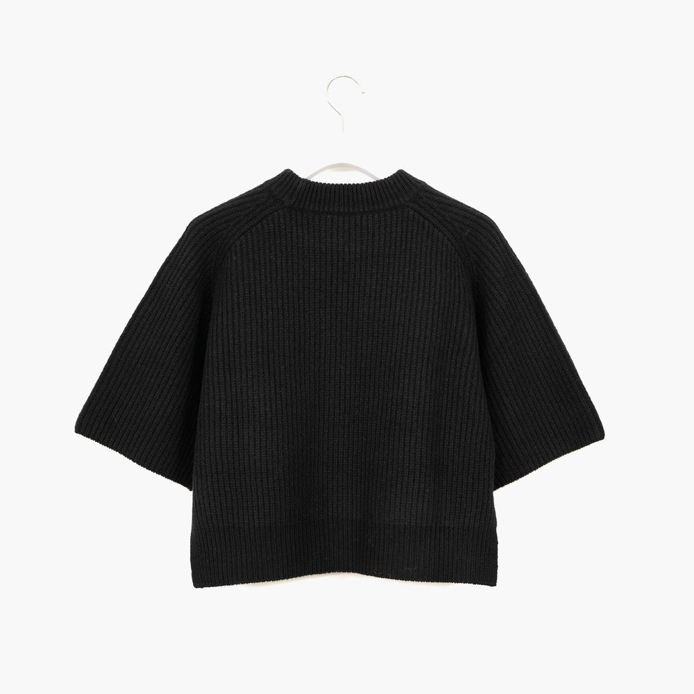 
                  
                    RIBBED CROPPED TOP
                  
                