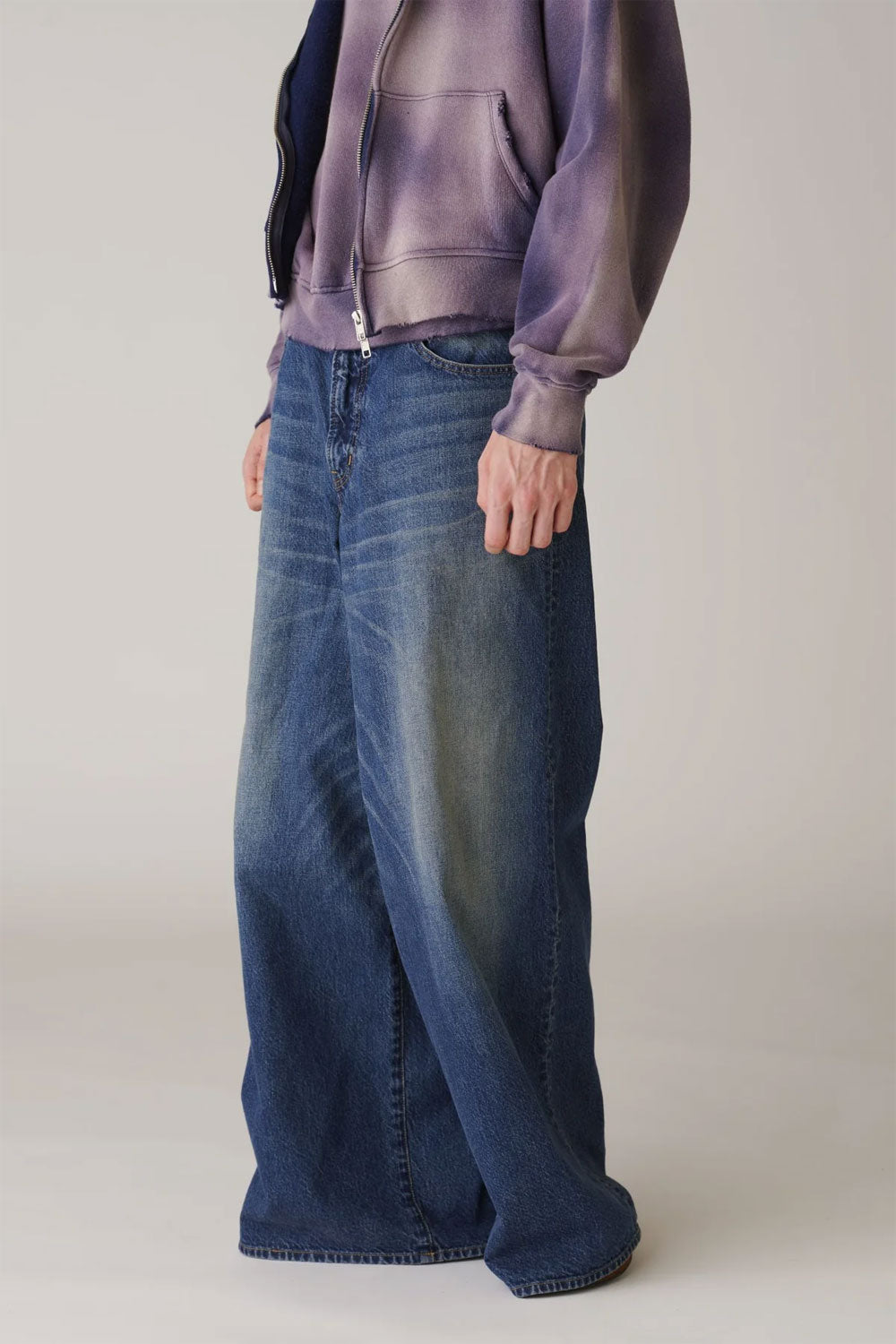 
                  
                    Used Denim Baggy Pants
                  
                