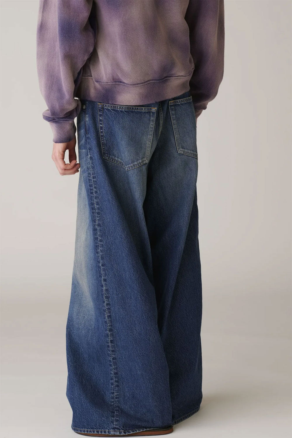 
                  
                    Used Denim Baggy Pants
                  
                