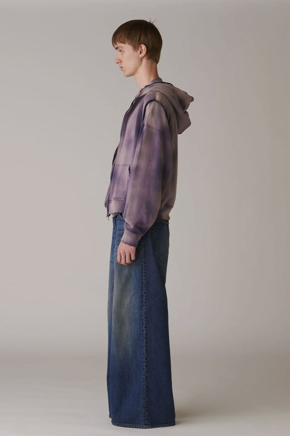 
                  
                    Used Denim Baggy Pants
                  
                