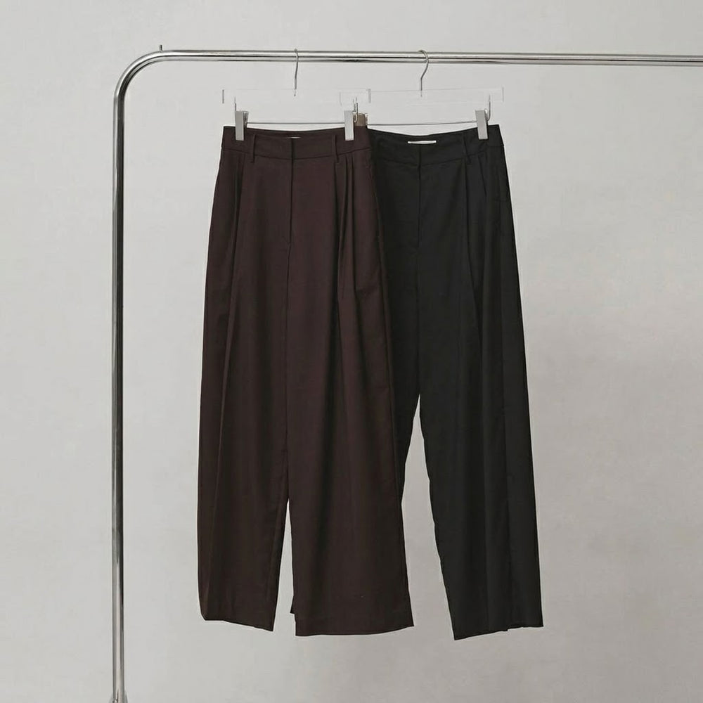 Lightweight Tuck Trousers – OBLIGE