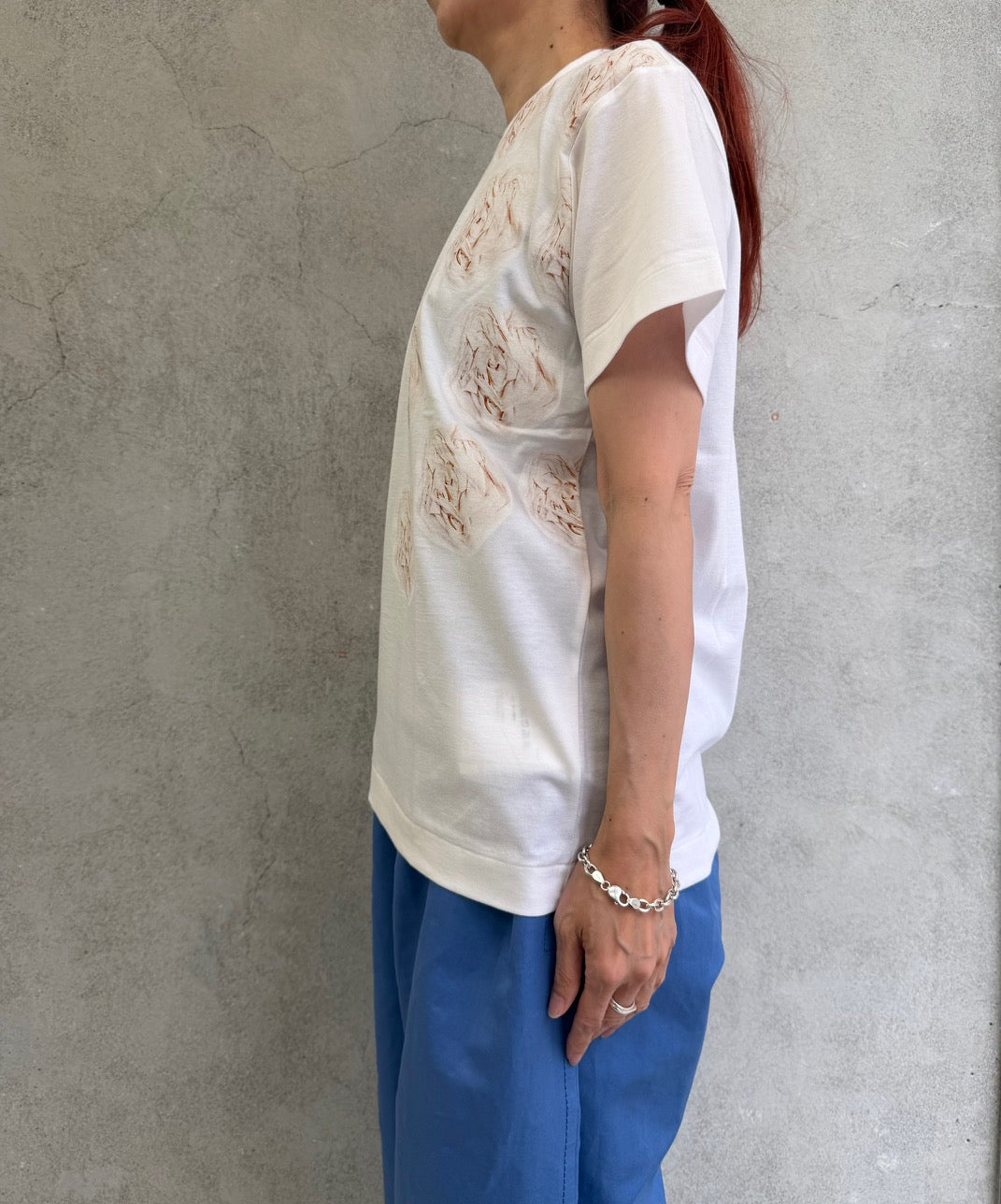 
                  
                    バラプリントTシャツ
                  
                