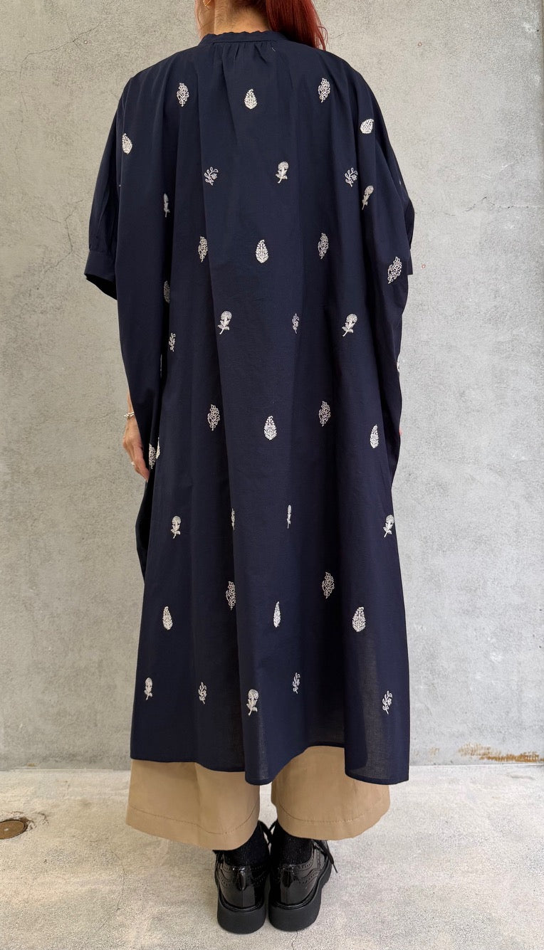 
                  
                    刺繍シャツワンピース
                  
                