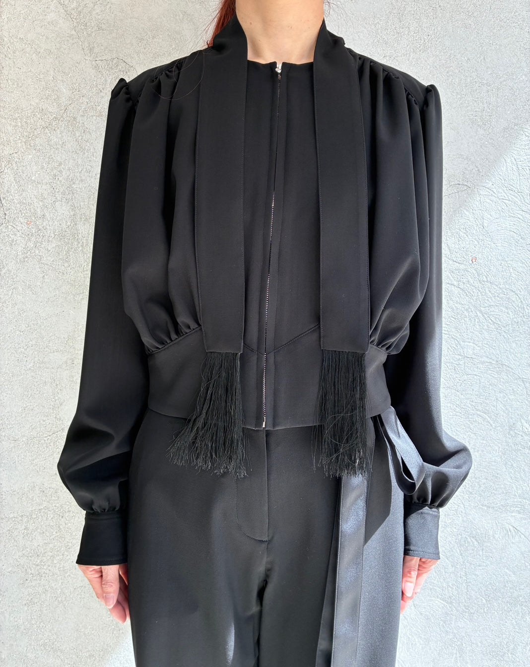
                  
                    FRINGED TIE BULUSON -ECRU-
                  
                