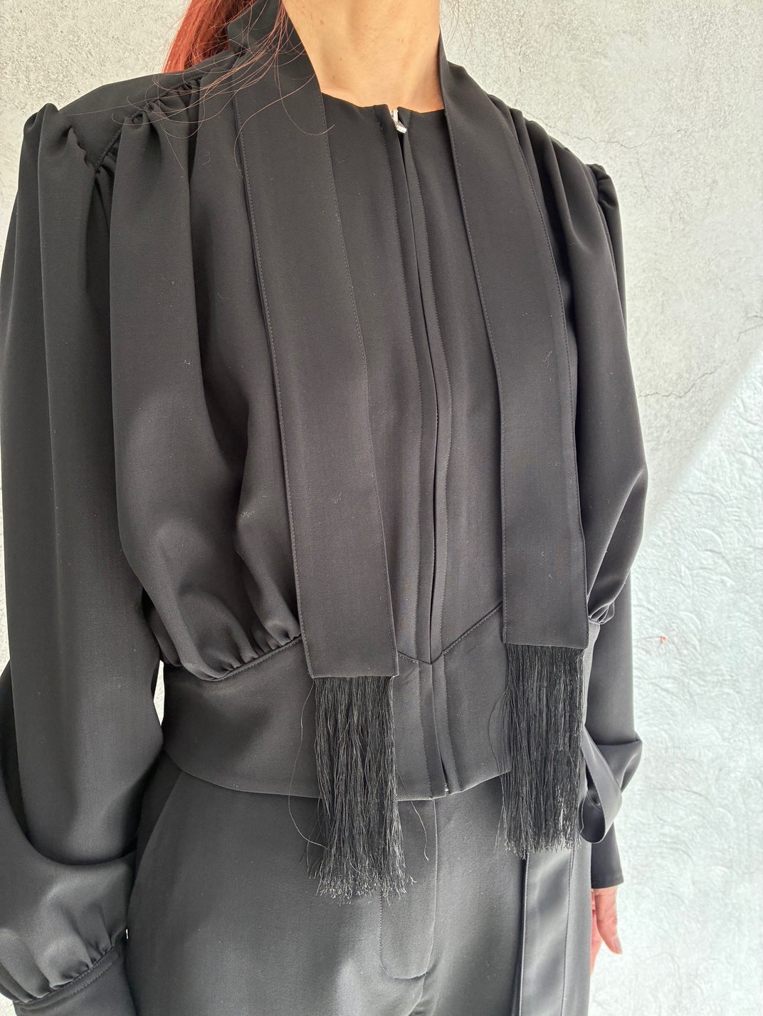 
                  
                    FRINGED TIE BULUSON -ECRU-
                  
                