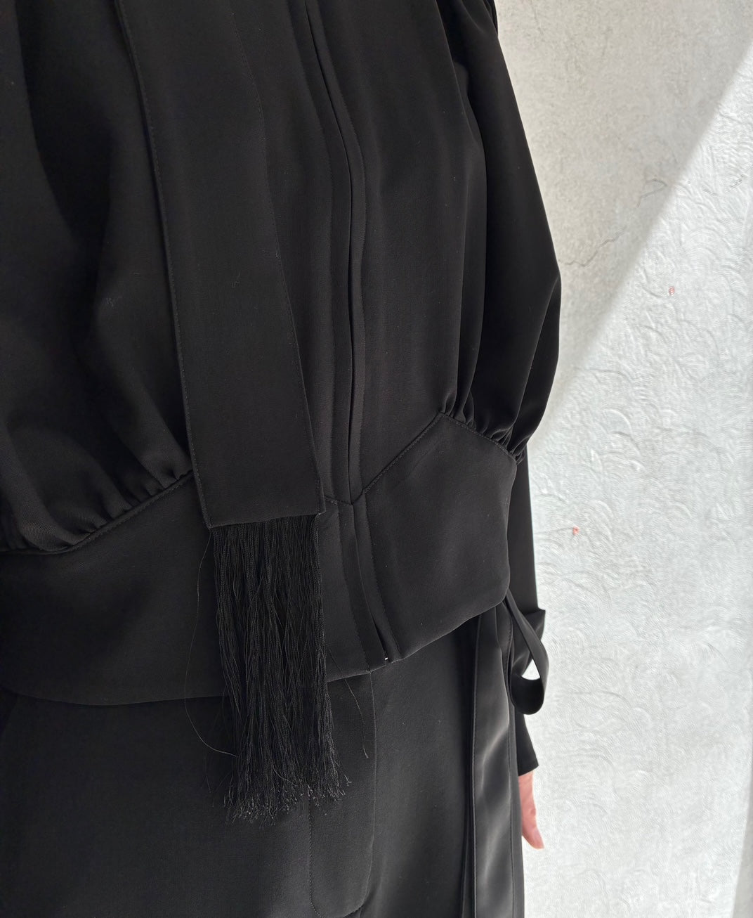 
                  
                    FRINGED TIE BULUSON -ECRU-
                  
                