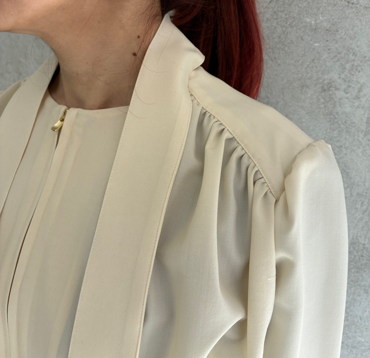 
                  
                    FRINGED TIE BULUSON -ECRU-
                  
                