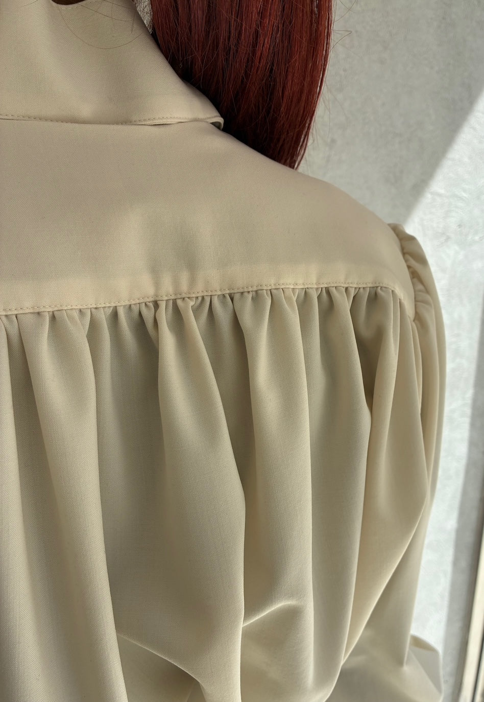 
                  
                    FRINGED TIE BULUSON -ECRU-
                  
                
