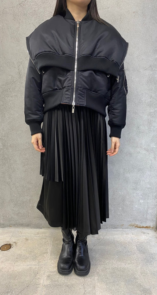 
                  
                    リバーシブルフーディボンバーJK-BLACK-
                  
                