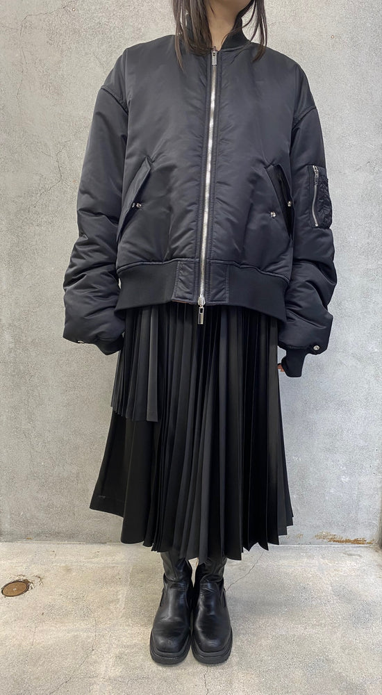 
                  
                    リバーシブルMA1-BLACK-
                  
                