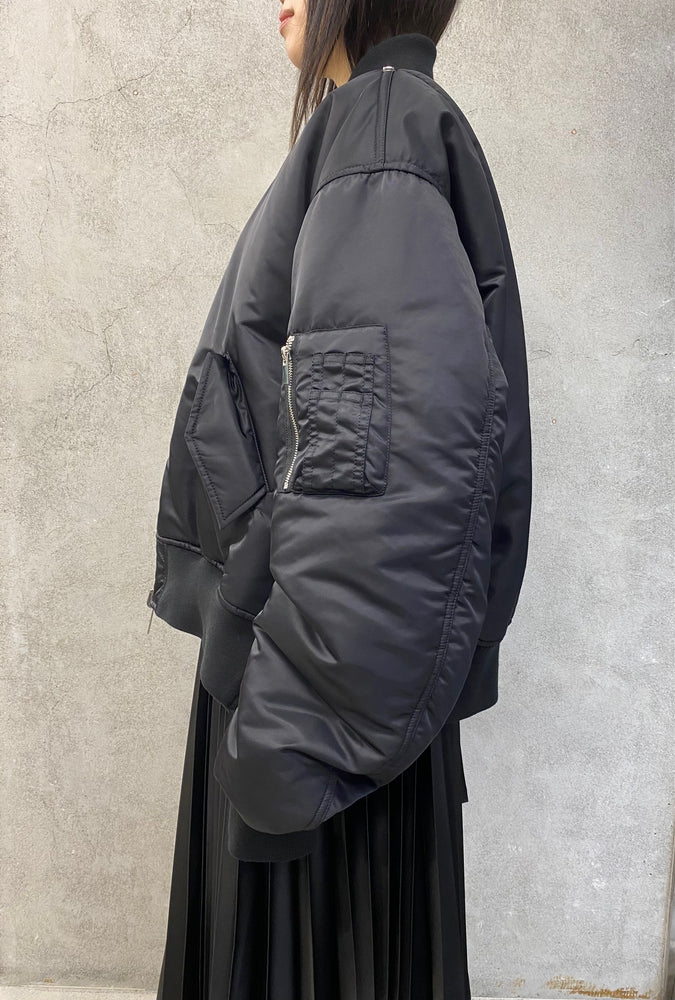 
                  
                    リバーシブルMA1-BLACK-
                  
                