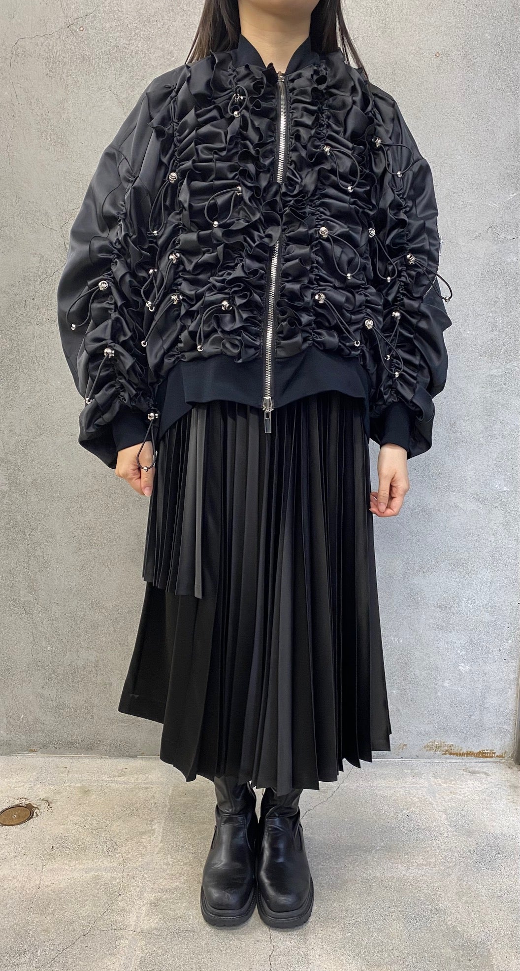 
                  
                    シャーリングブルゾン-BLACK-
                  
                