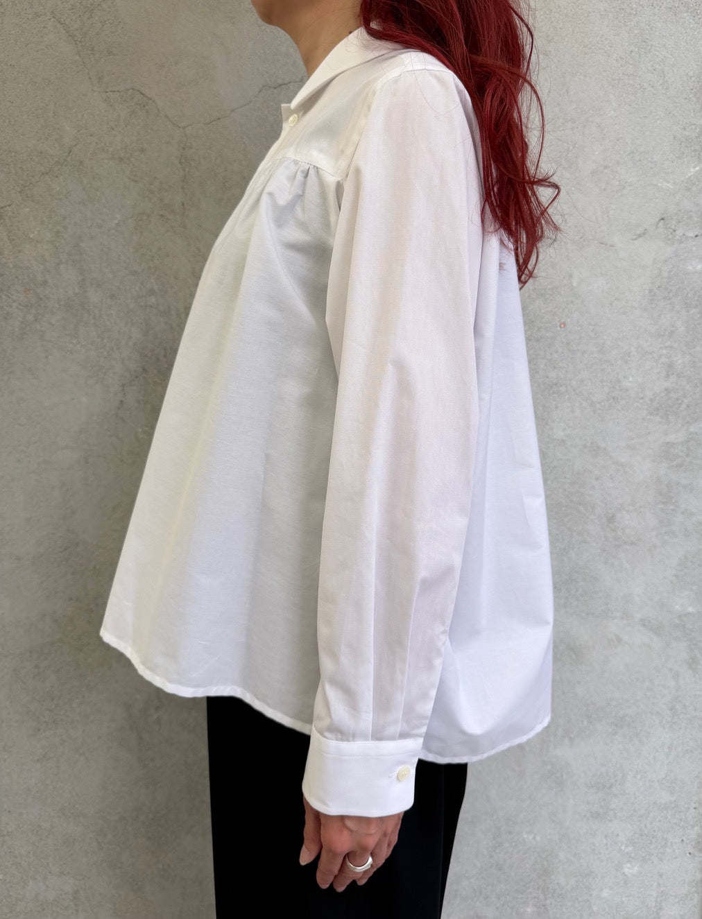 
                  
                    丸襟ギャザーシャツ -WHITE-
                  
                