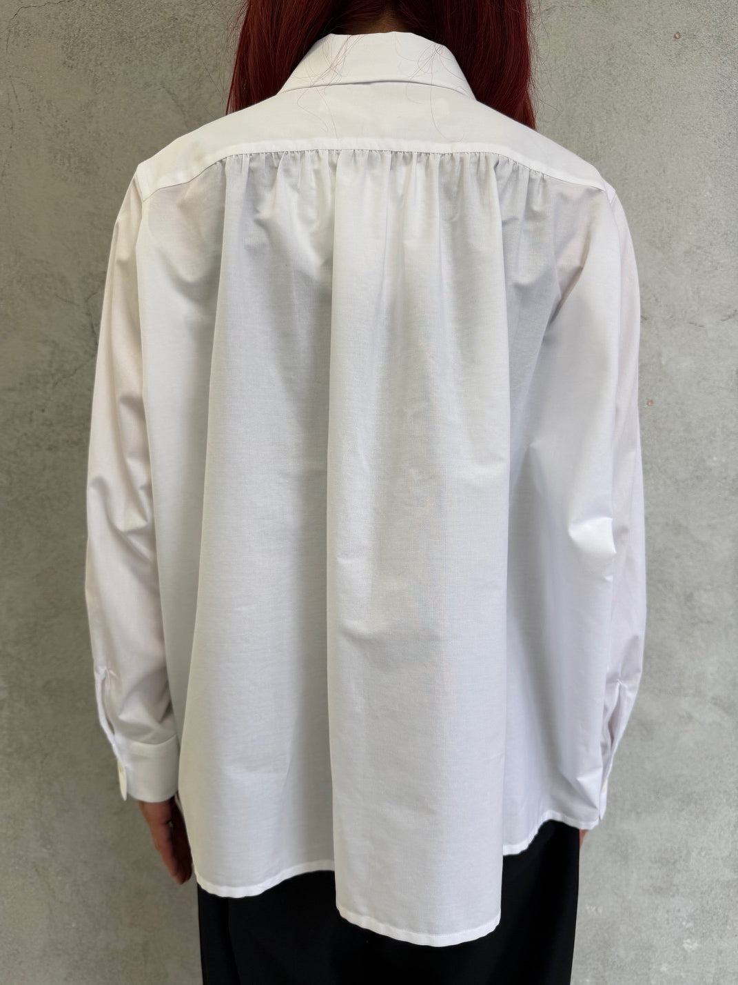 
                  
                    丸襟ギャザーシャツ -WHITE-
                  
                