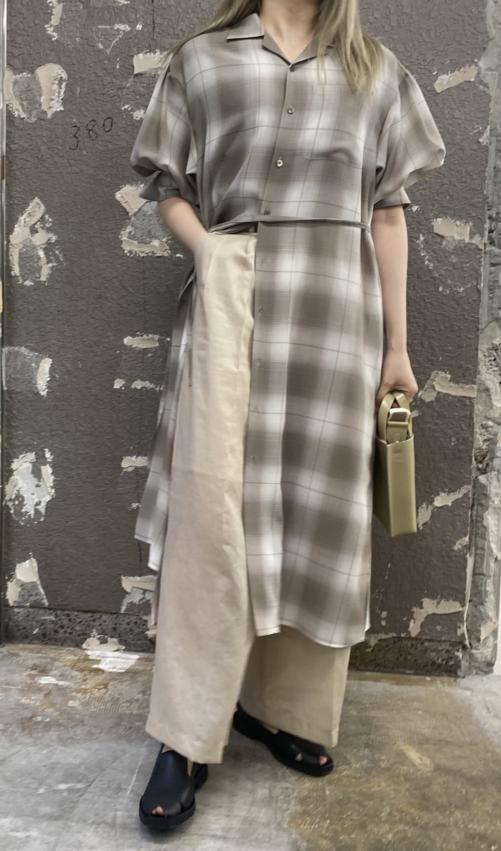 今期　T/W OMBRE CHECK BALLOON SLEEVE DRESS T/W OMBRE CHECK BALLOON SLEEVE DRESS-BEIGE- – OBLIGE