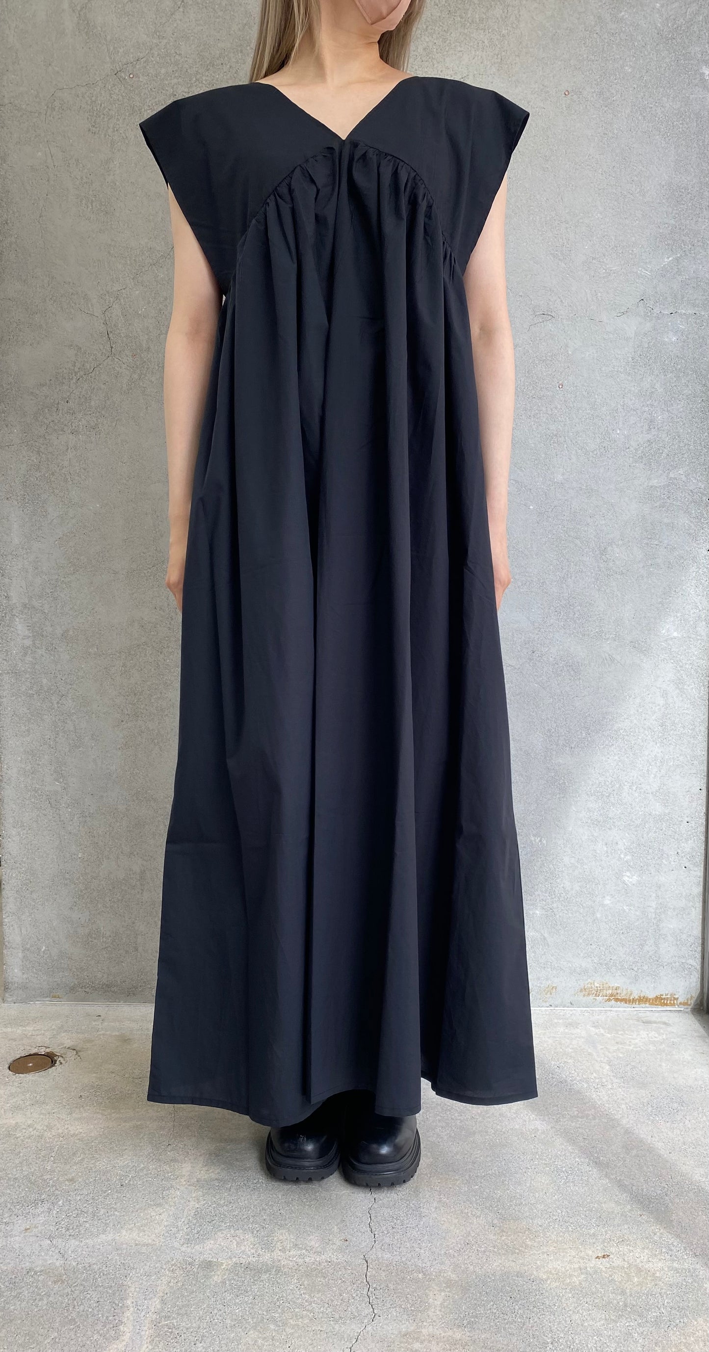 
                  
                    CABLE DRESS-BLACK-
                  
                