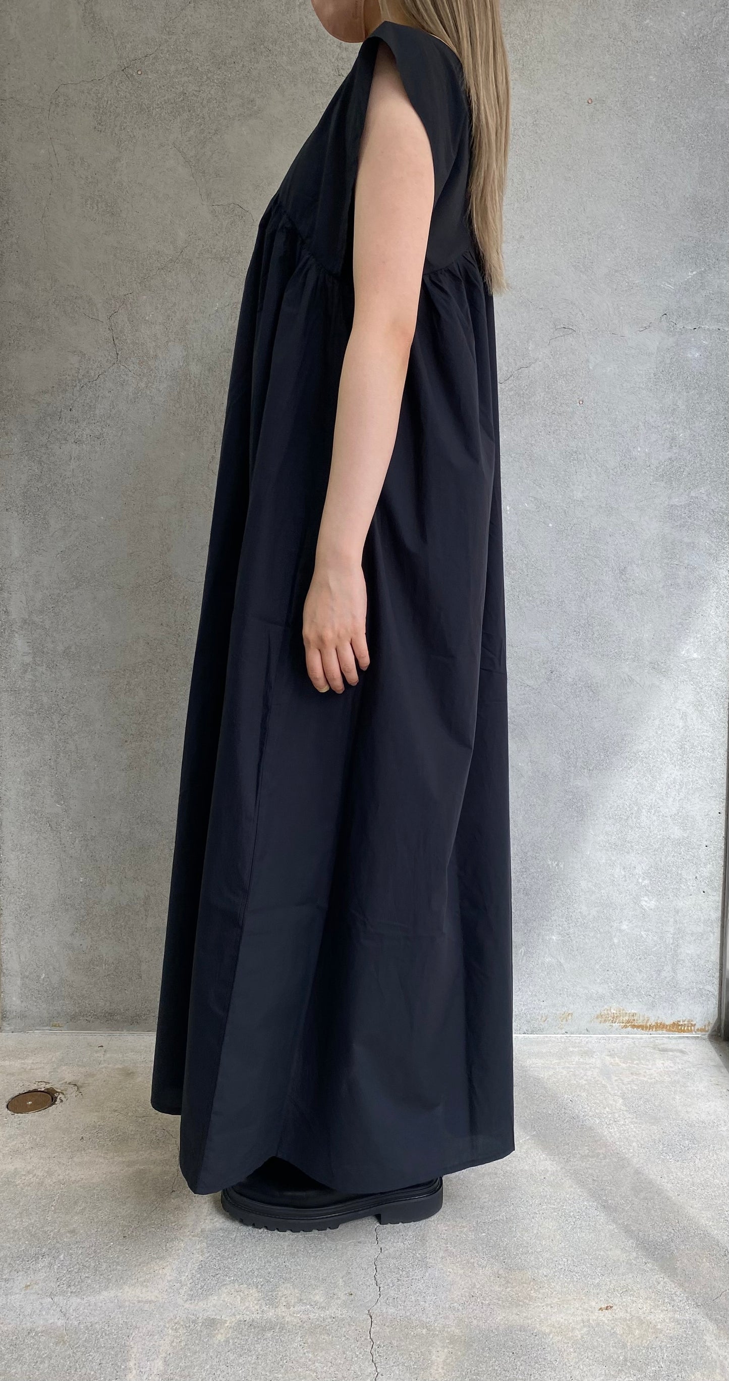 
                  
                    CABLE DRESS-BLACK-
                  
                