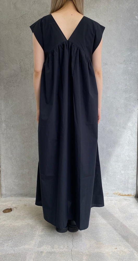 
                  
                    CABLE DRESS-BLACK-
                  
                