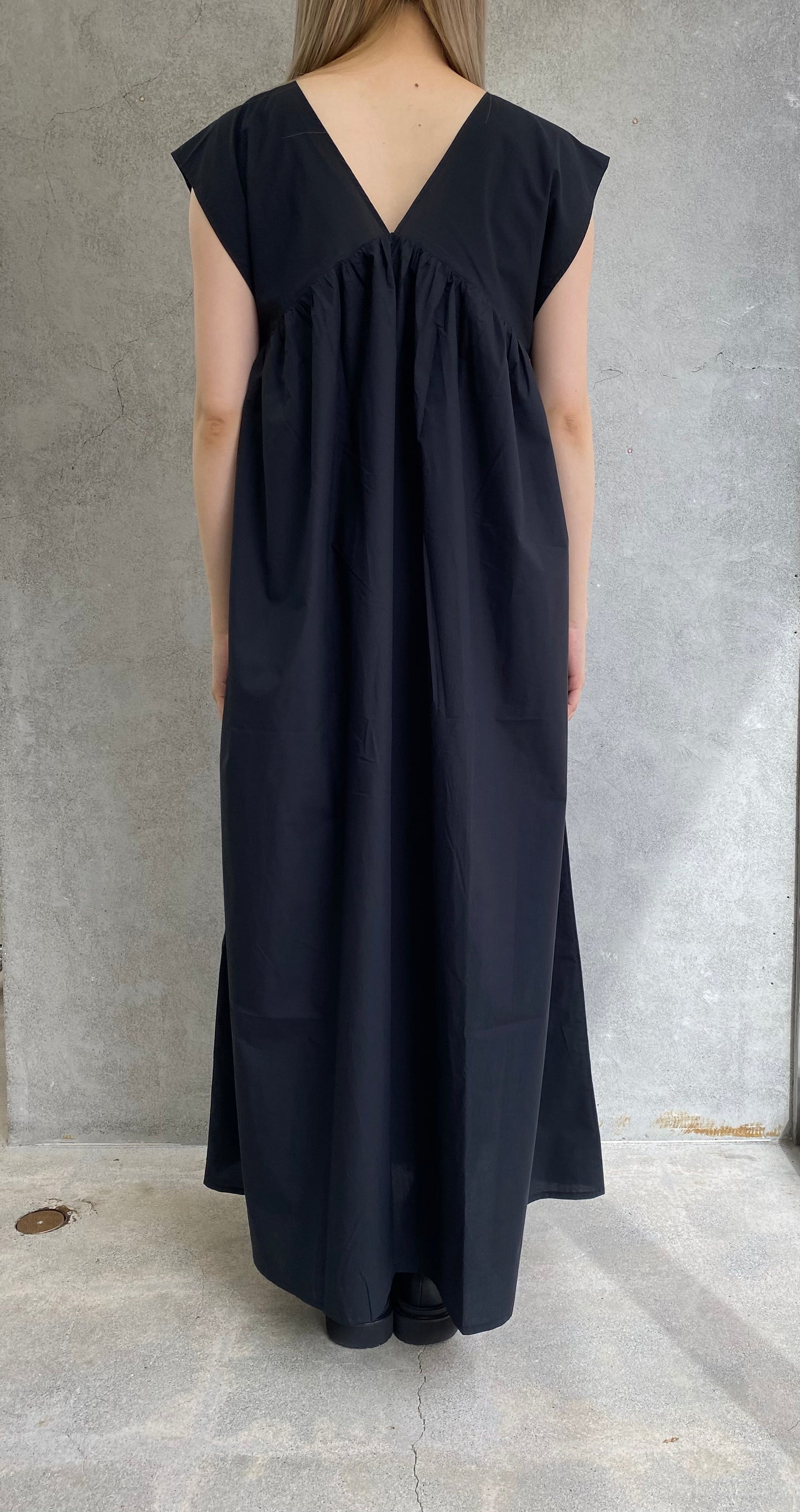 
                  
                    CABLE DRESS-BLACK-
                  
                