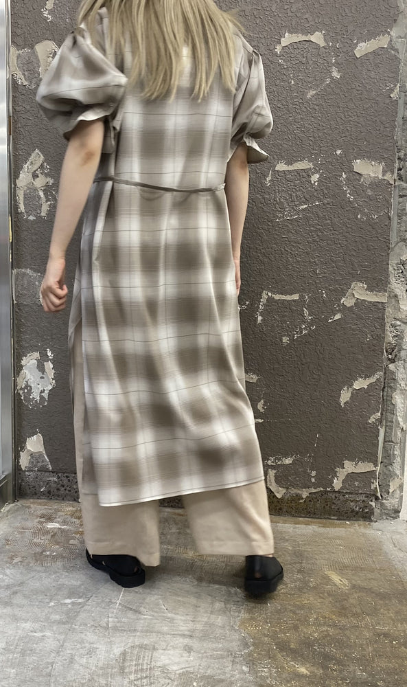 
                  
                    T/W OMBRE CHECK BALLOON SLEEVE DRESS-BEIGE-
                  
                