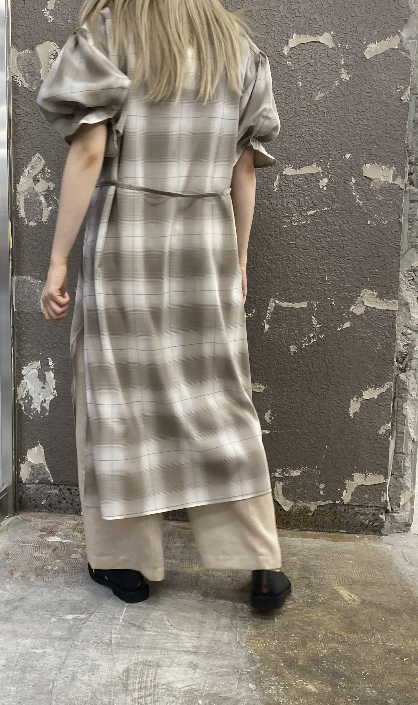 
                  
                    T/W OMBRE CHECK BALLOON SLEEVE DRESS-BEIGE-
                  
                